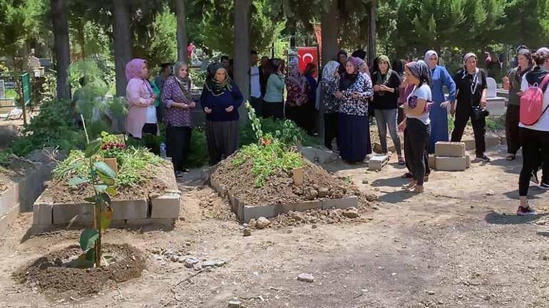 Yolun karşısına geçmeye çalışırken otomobil çarpan kadın, toprağa verildi; oğlu 'yarış' iddiasında bulundu