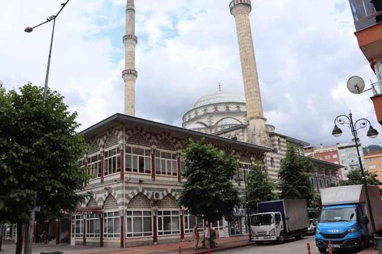 Cumhurbaşkanı Erdoğan'ın 'Kayıyor' dediği cami korozyona uğramış