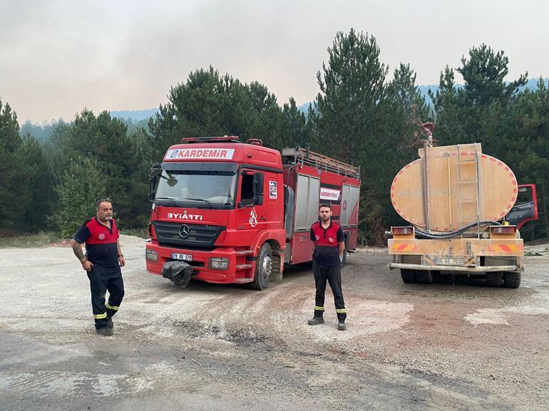 Karabük'te kontrol altına alınan orman yangınında soğutma çalışması