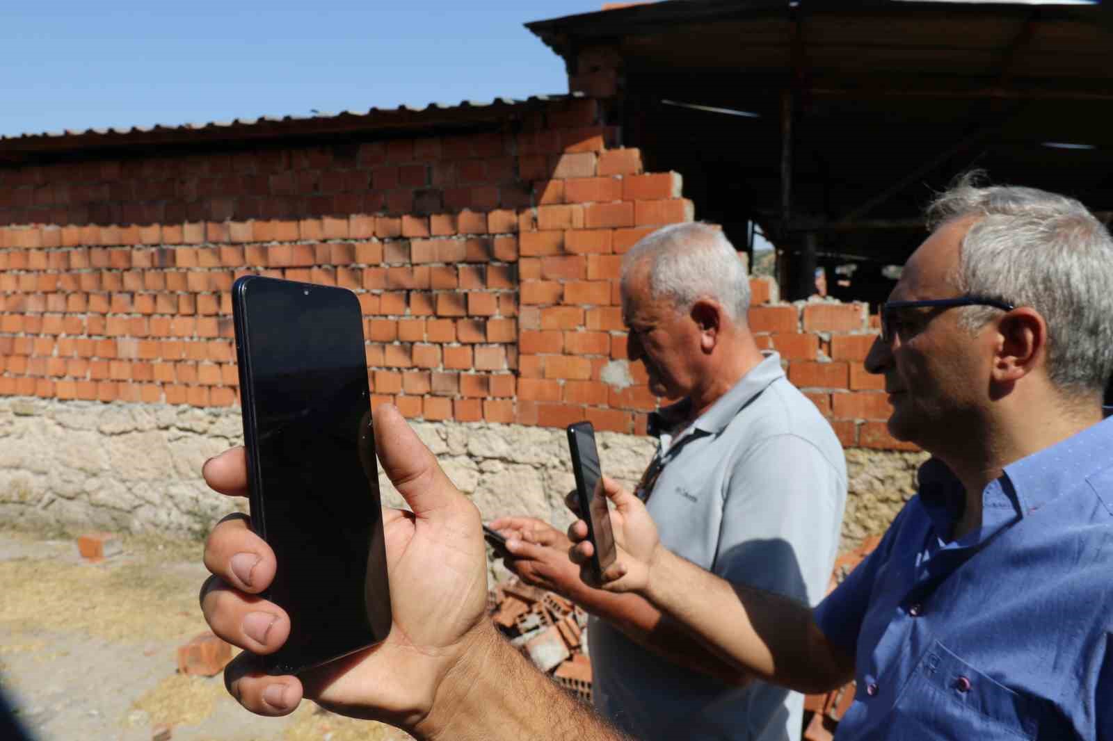 Yangını zamanında itfaiyeye haber veremeyince hasat ettiği ürünler kül oldu