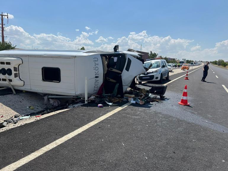 Nevşehir'de minibüs ile cip çarpıştı: 1'i ağır, 14 yaralı