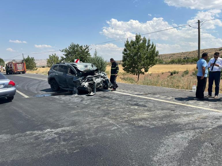 Nevşehir'de minibüs ile cip çarpıştı: 1'i ağır, 14 yaralı