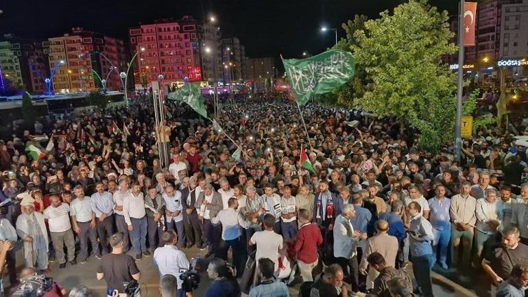 Diyarbakır'da İsrail protestosu; kahve zinciri şubesine taşlı saldırı girişimi