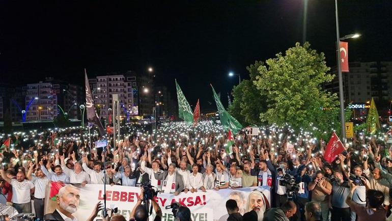 Diyarbakır'da İsrail protestosu; kahve zinciri şubesine taşlı saldırı girişimi