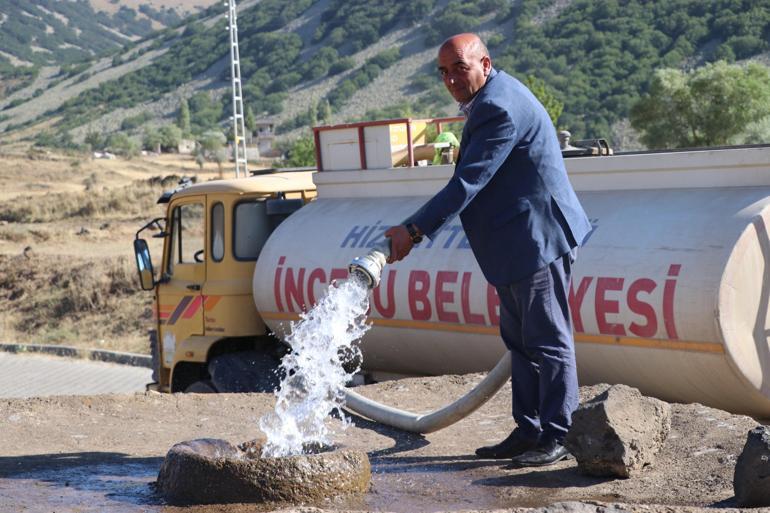 Kar yağmayınca boş kalan kar kuyuları, tankerlerle suyla dolduruluyor