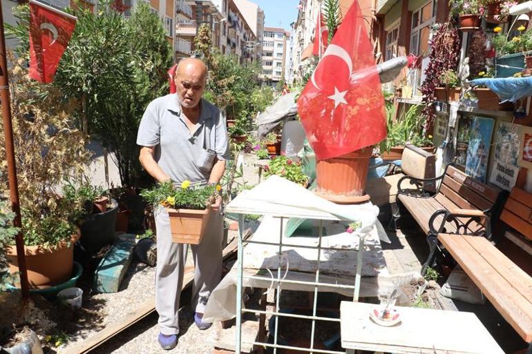 Tartıştığı komşusu felçli eşi için kaldırıma yaptığı bahçeye zarar verdi