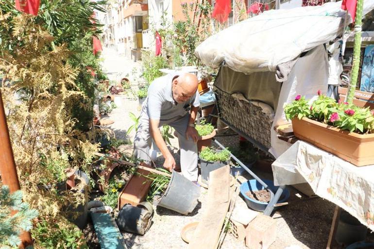 Tartıştığı komşusu felçli eşi için kaldırıma yaptığı bahçeye zarar verdi