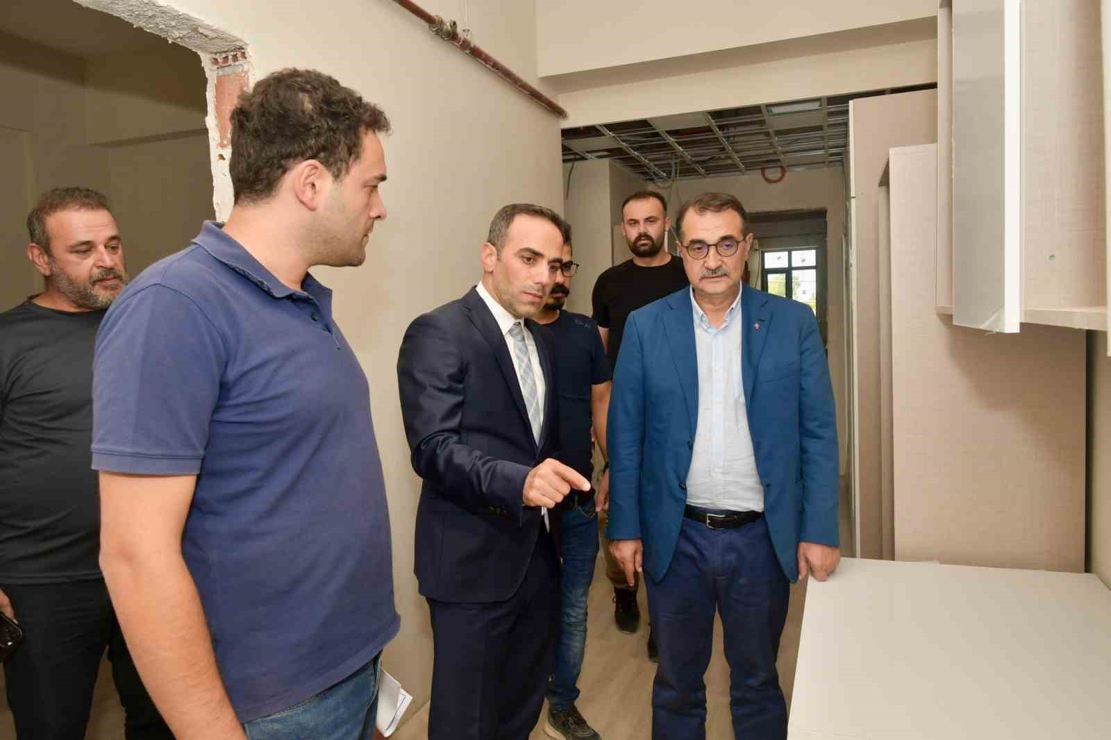 Fatih Dönmez, Eskişehir’de yapımı devam eden KYK yurdunun inşaatını ziyaret etti