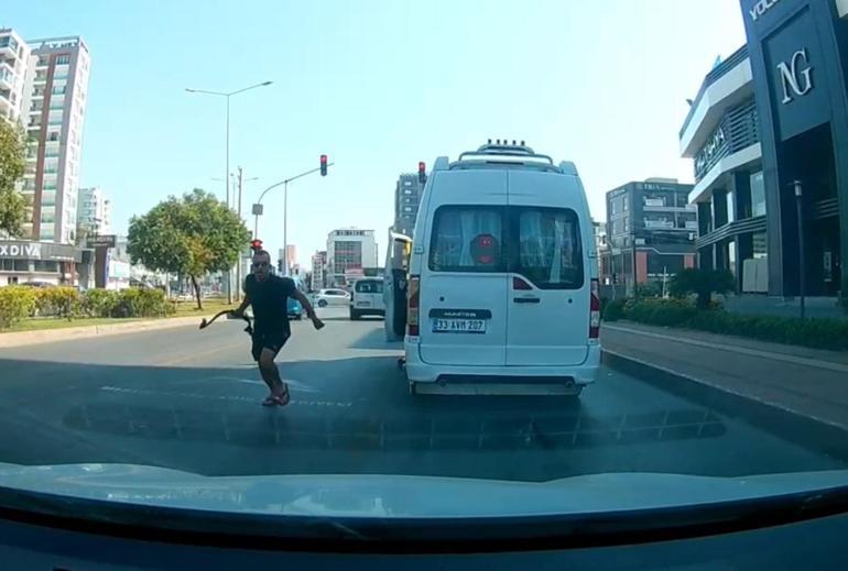 Önünü kestiği otomobile halatla saldırıp küfreden minibüs şoförü yakalandı