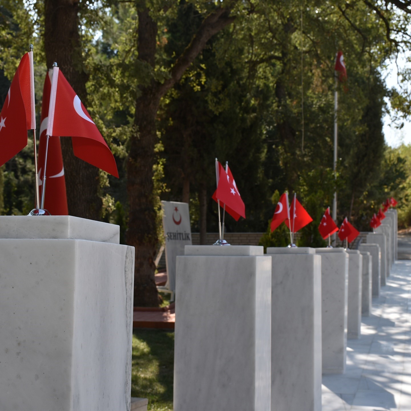 Söğüt İlçe Mezarlığında şehitlik yenilendi