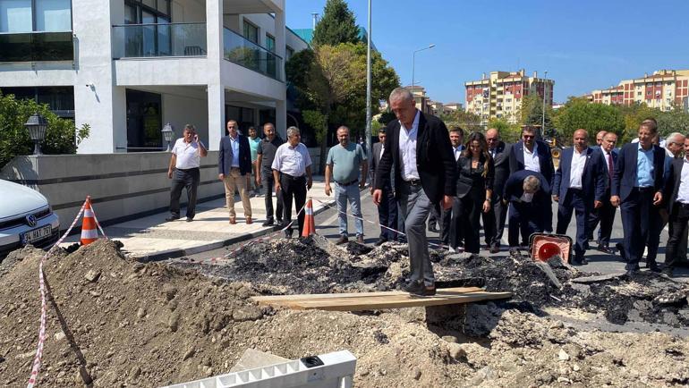 TFF Başkanı Hacıosmanoğlu Manisa FK'nın tesisine girmek için hendekten atladı