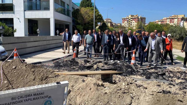 TFF Başkanı Hacıosmanoğlu Manisa FK'nın tesisine girmek için hendekten atladı