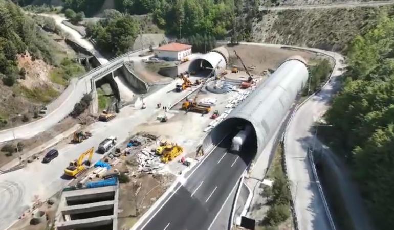 Bolu Dağı Tüneli'ndeki çalışma, planlanan tarihten 12 gün önce tamamlandı