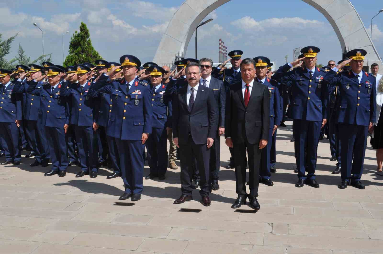 Eskişehir’in işgalden kurtuluşunun 102’nci yılında şehit kabirleri ziyaret edildi