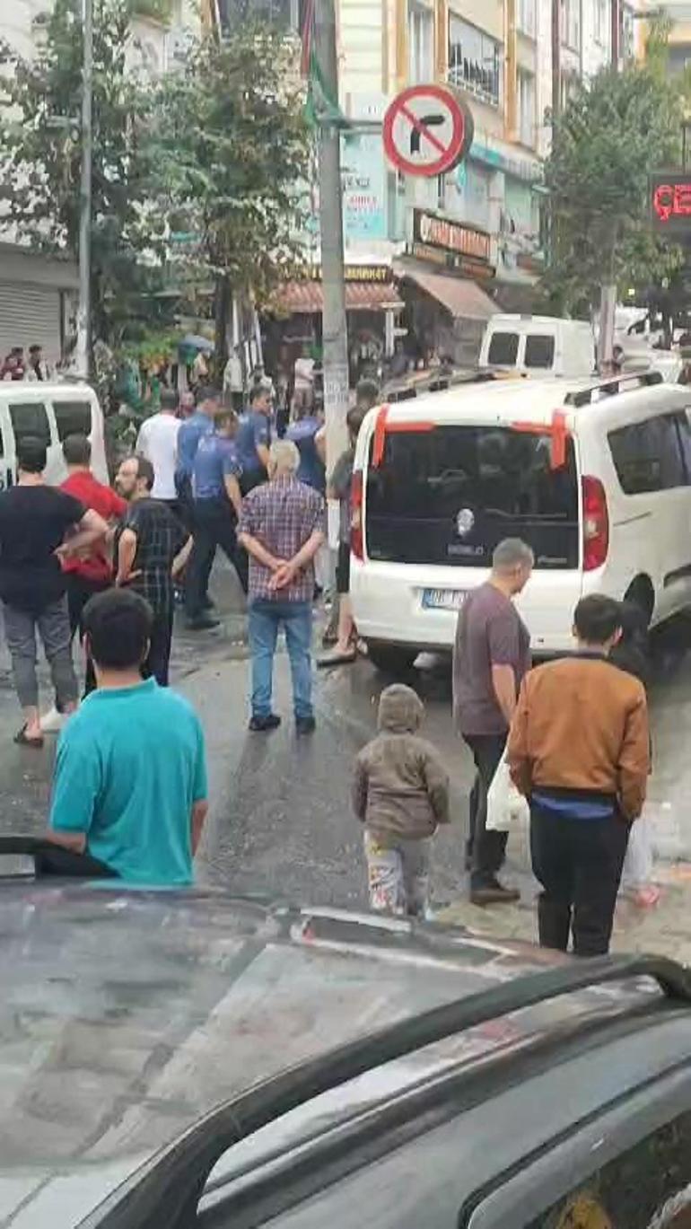 Esenyurt'ta sopalı bıçaklı park yeri kavgası kamerada