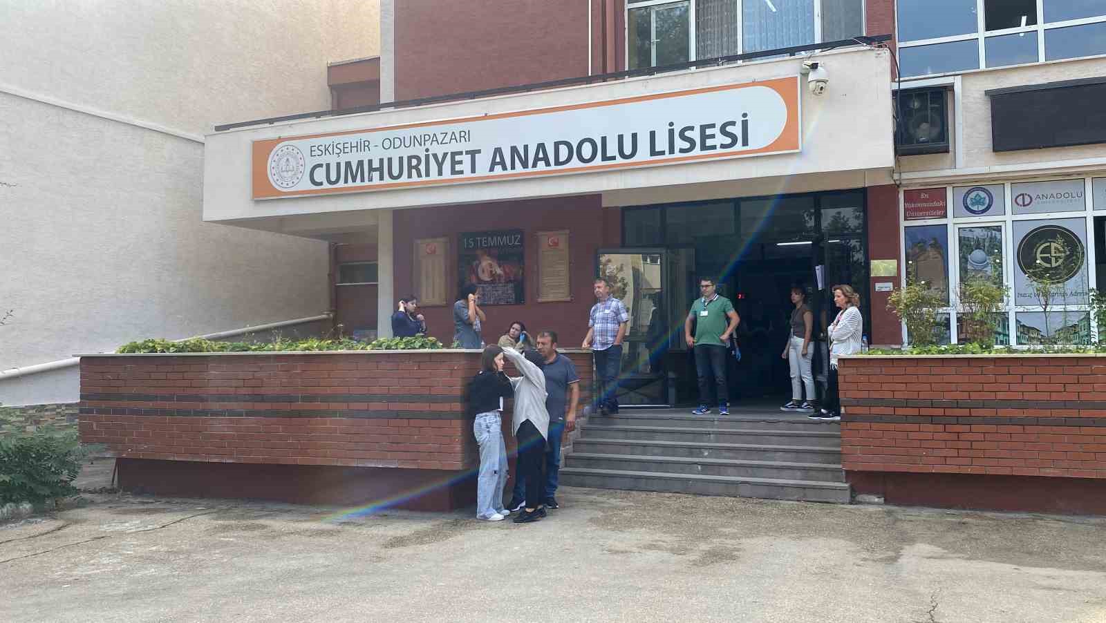 Koşarak geldikleri KPSS’ye saniyelerle yetiştiler