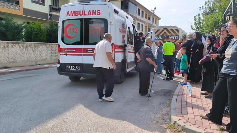 Hafif ticari araçla kreş servisi çarpıştı; 8'i çocuk, 11 yaralı