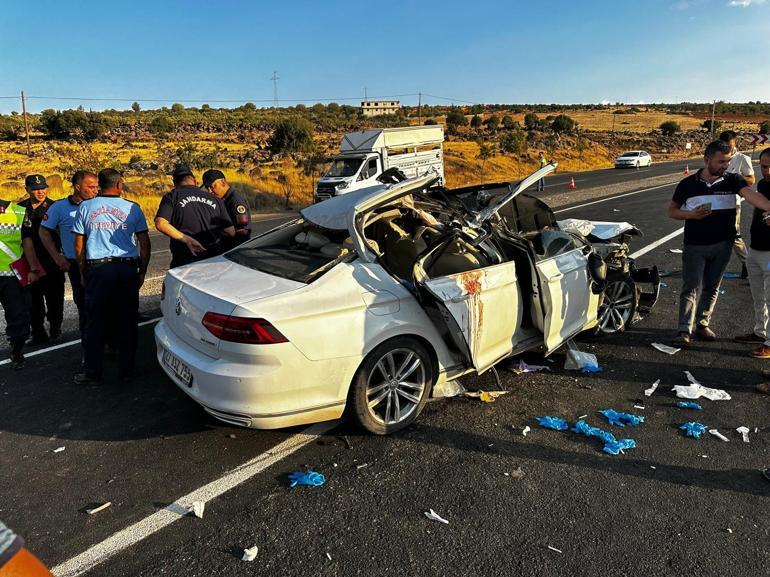 Gaziantep'te otomobil, kamyonun altına girdi; 2 kardeş öldü, 8 kişi yaralandı