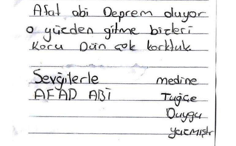 AFAD ekibine, 'Gitme, bizleri koru' notu