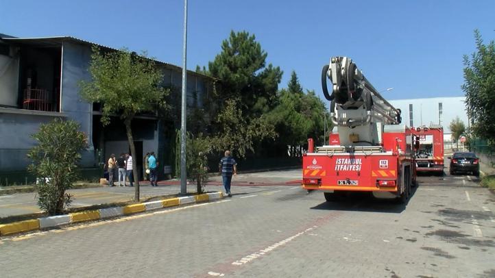 Tuzla'da boya fabrikasında yangın