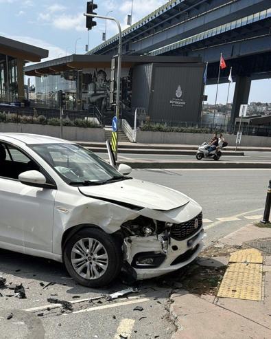 Vedat Milor'un içinde bulunduğu otomobil kaza yaptı