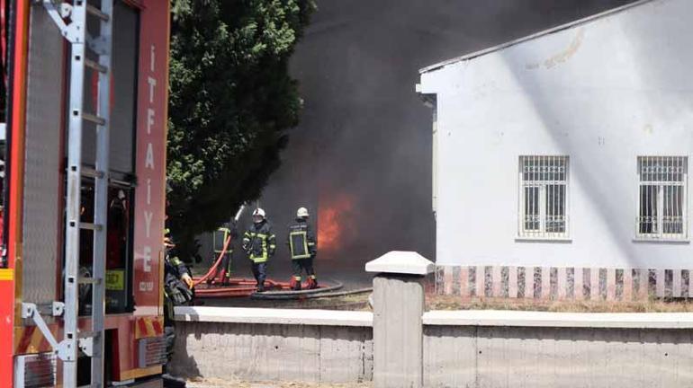 Kayseri'de sünger fabrikasında yangın