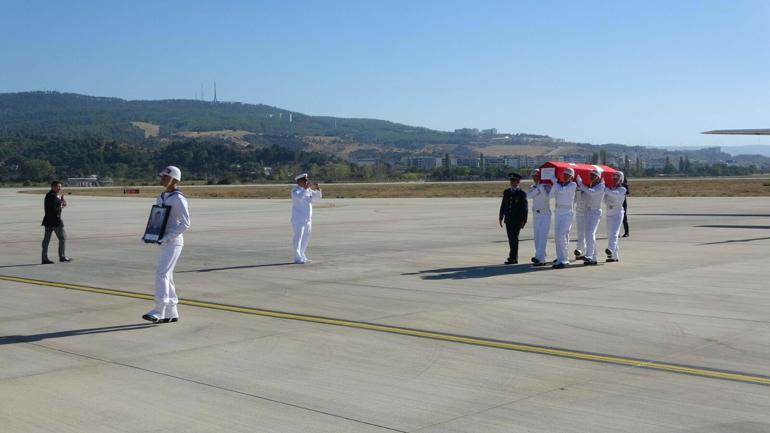 Şehit uzman çavuşun cenazesi, Çanakkale'de askeri törenle karşılandı