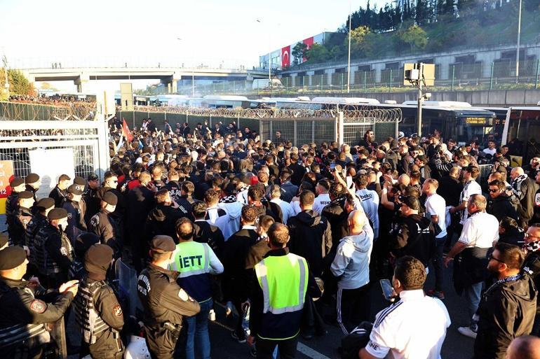 Beşiktaş taraftarı tezahüratlar eşliğinde RAMS Park'a ulaştı