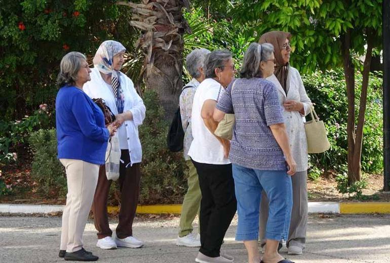 'Yaşlılık bakım sigortası hayata geçmeli'