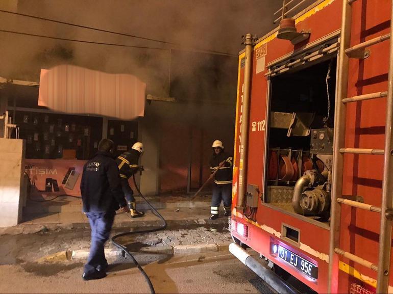 Butiği benzin döküp kundaklandığı anlar kamerada