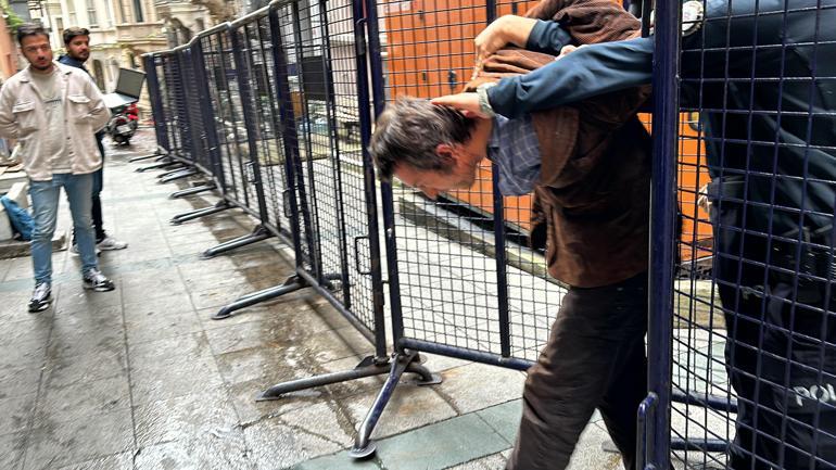 Beyoğlu’nda polise bıçakla saldıran şüpheli adliyeye sevk edildi