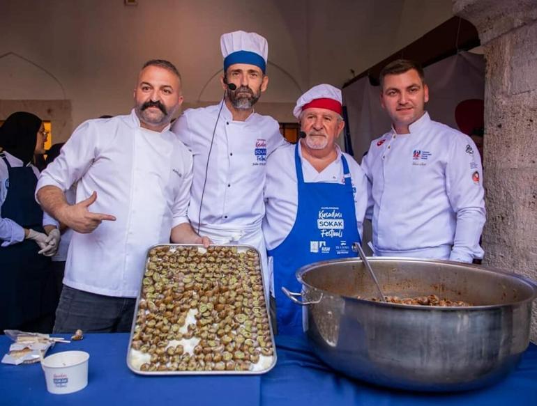 Kuşadası'ndaki salyongoz düellosunda kazanan dostluk oldu