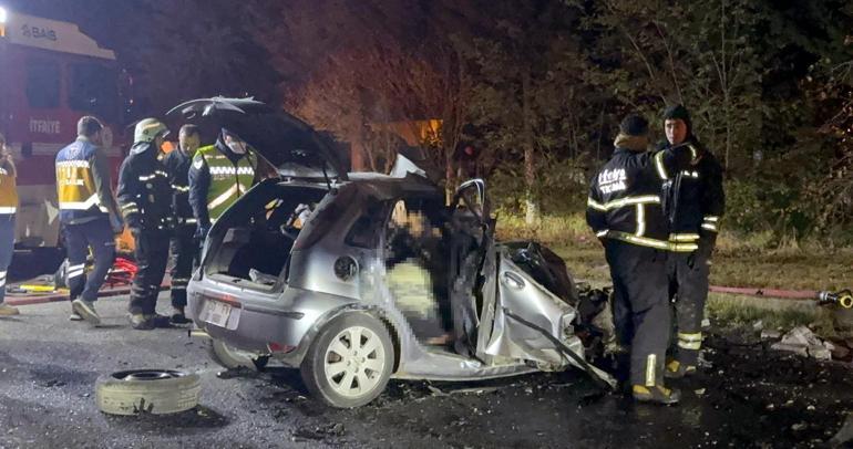 Tekirdağ’da iş makinesine çarpan otomobil alev aldı; 5 ölü