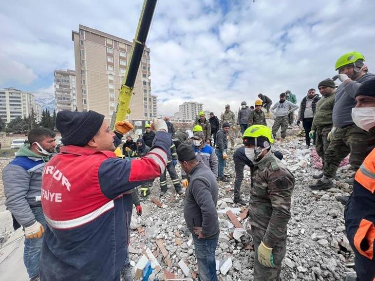 Çocukluk hayalini gerçekleştirdi, çocuklarını da gönüllü itfaiyeci yaptı