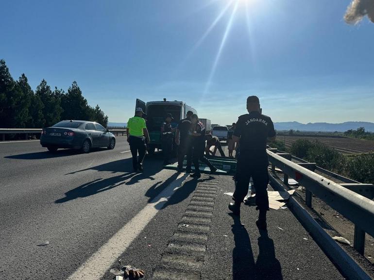 TIR ile kamyonet kazası ardından bölgeye giden cenaze aracı da traktörle çarpıştı: 2 ölü, 4 yaralı