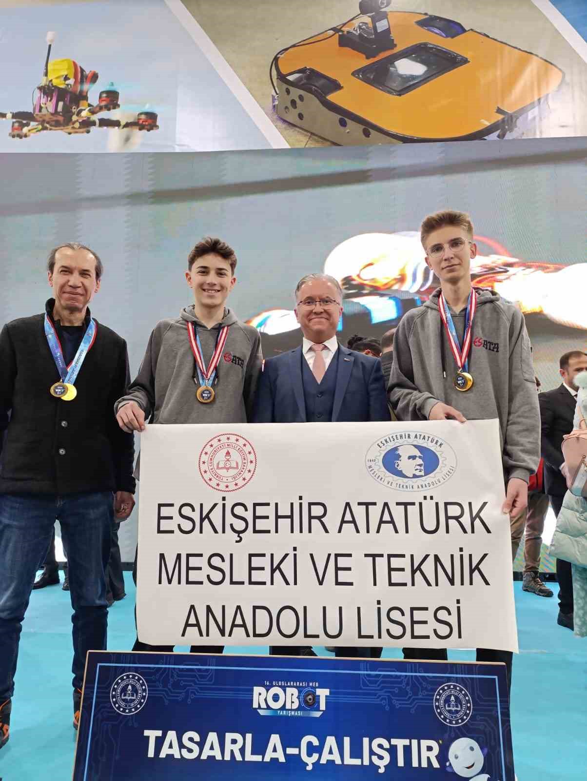 Eskişehir’deki lisede tasarlanan robot dünya birinciliğini getirdi