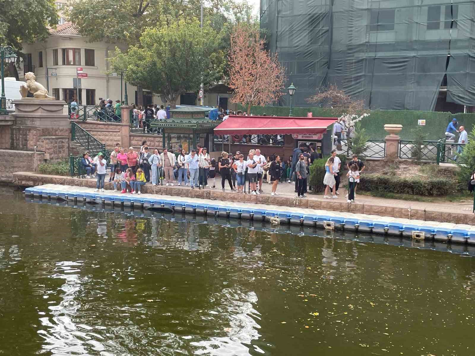 Eskişehir’de gondol sırası yoğunluğu oluştu