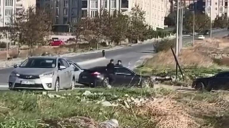 Büyükçekmece’de otomobiliyle husumetlisinin aracına defalarca çarptı