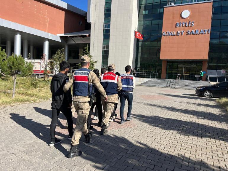 Bitlis'te teröristlere ait mühimmat ele geçirildi