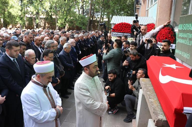 Eski Milli Savunma Bakanı Çakmakoğlu son yolculuğuna uğurlandı