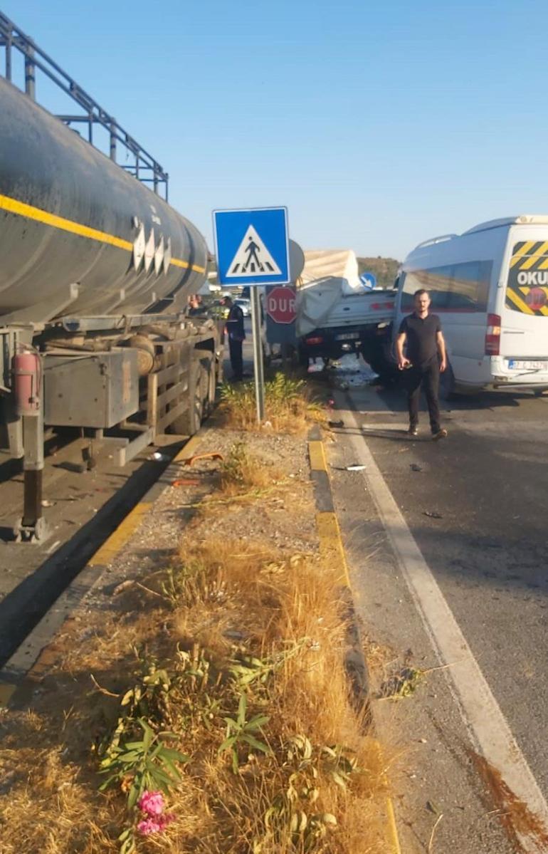 3 kişinin yaralandığı zincirleme kaza araç kamerasında