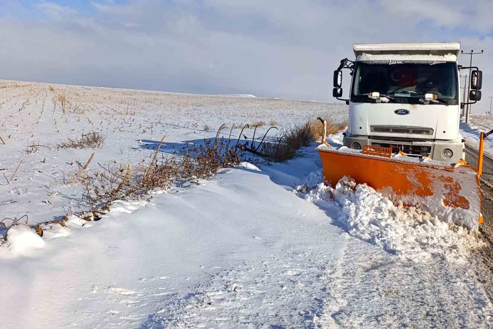 Tepebaşı’nda kar yağışına hızlı müdahale