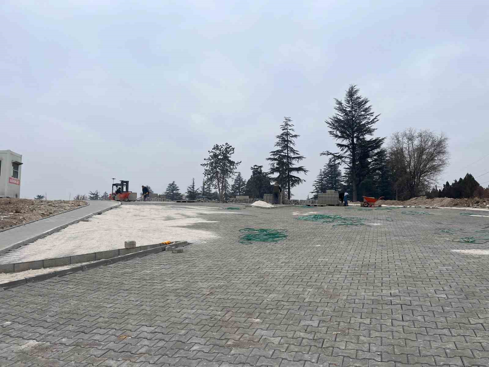 Yunus Emre Devlet Hastanesi’nin otoparkında yenileme çalışması yapılıyor