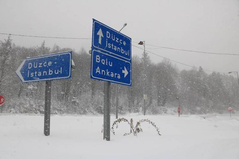 Bolu Dağı'nda yoğun kar ulaşımı aksattı