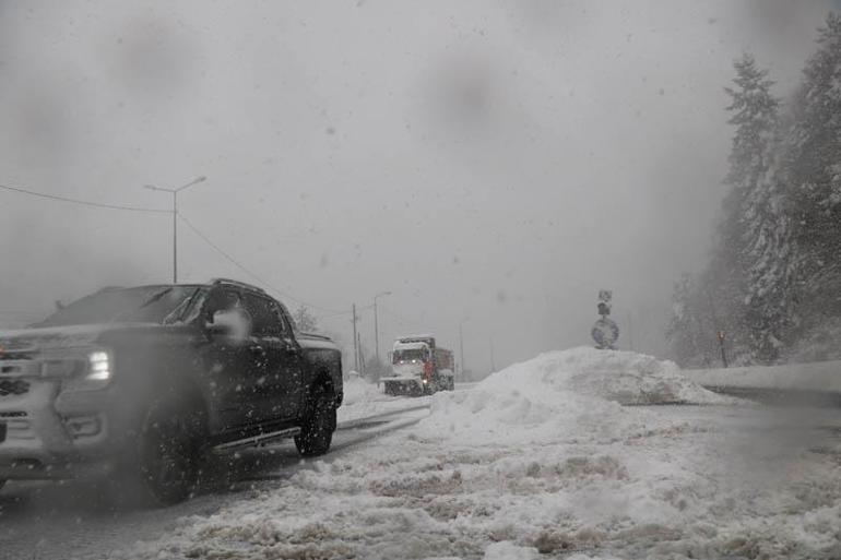 Bolu Dağı'nda yoğun kar ulaşımı aksattı