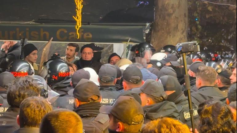 Taksim'de izinsiz kadına şiddet yürüyüşüne polis izin vermedi; eylemciler polise gaz sıktı