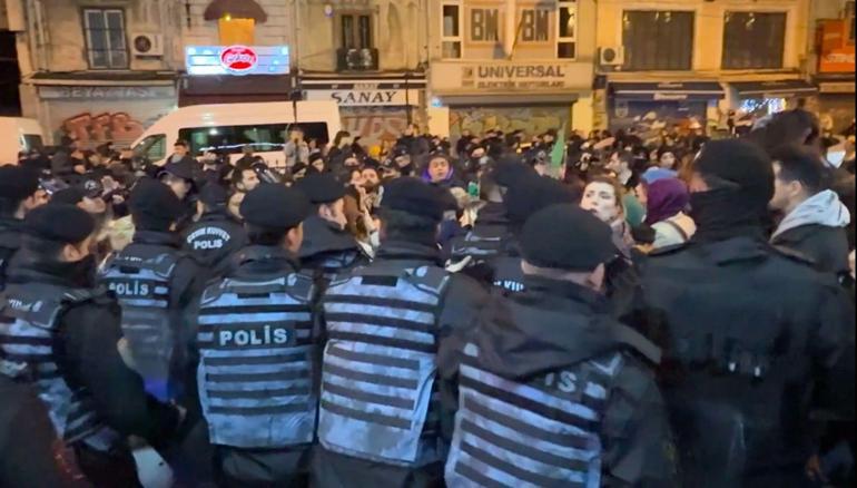 Taksim'de izinsiz kadına şiddet yürüyüşüne polis izin vermedi; eylemciler polise gaz sıktı