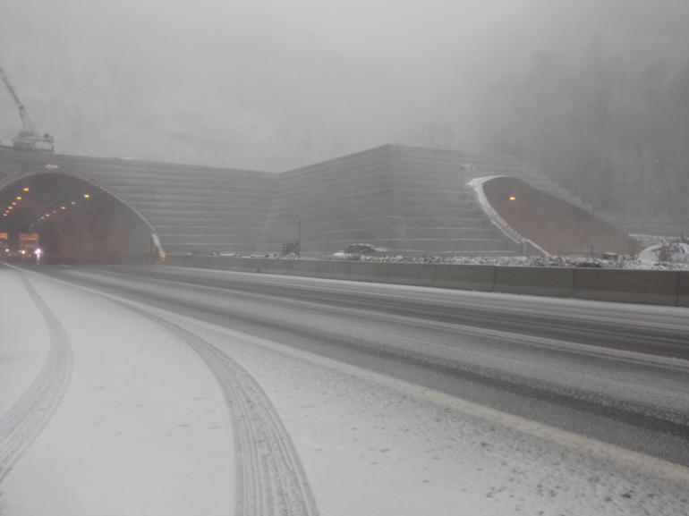 Bolu Dağı geçişinde kar yağışı