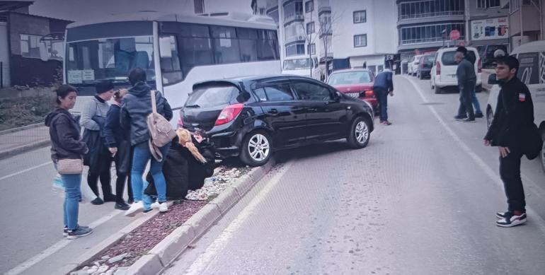 El freni çekilmeyen otomobil, araca ve ağaca çarptı; sürücü yaralandı