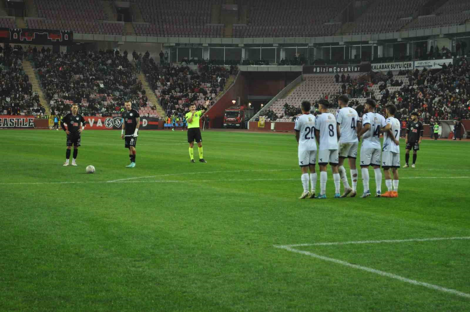 Eskişehirspor galibiyet serisini 4 golle sürdürdü